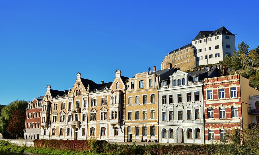 greiz, castell superior, arquitectura, Turingia Alemanya, exterior de l'edifici, estructura construïda, cel, edifici, cel clar, naturalesa, blau, finestra, barri residencial, arbre, dia, planta, cap gent, casa, vista d’angle baix, llum solar, destinacions de viatge, a l'aire lliure, el passat, casa de fila, luxe, apartament, 4K