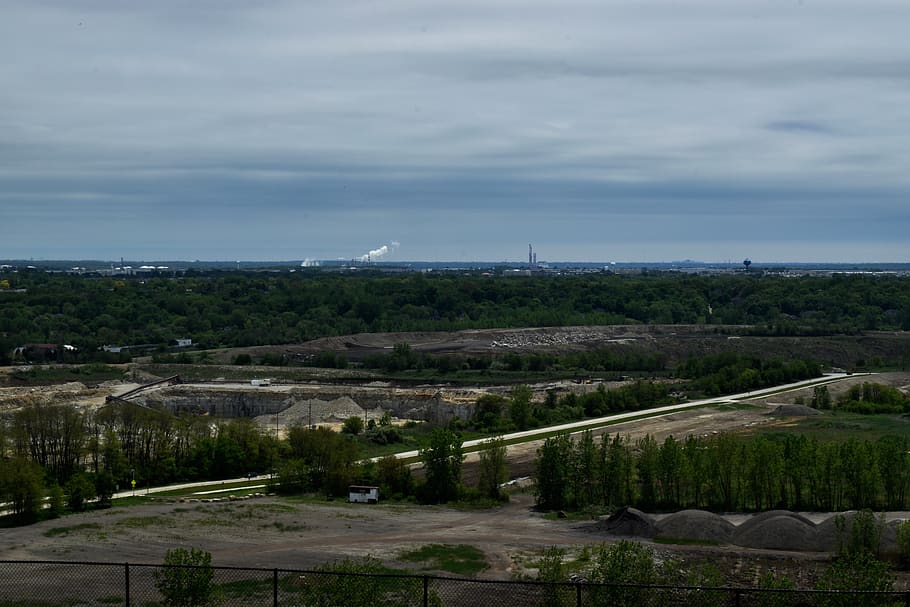 industria, cava, costruzione, elevato, trascurare, natura, cielo, nuvola - cielo, nessuno, pianta, scenics - natura, albero, giorno, bellezza nella natura, paesaggio, ambiente, scena tranquilla, orizzonte, veicolo aereo, all'aperto, acqua, la tranquillità, colore verde, architettura, mezzi di trasporto, 5K