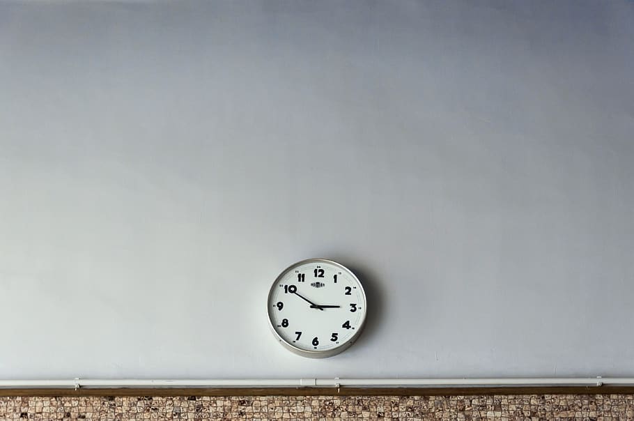 clock, wall, timepiece, time, hours, minutes, deadline, analog, countdown, copy space, instrument of time, wall - building feature, clock face, indoors, no people, accuracy, single object, studio shot, day, number, minute hand, close-up, wall clock, shape, 4K