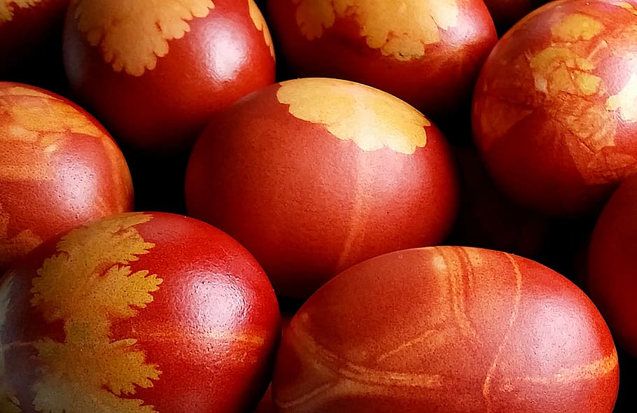 Ei, Ostern, Ostereier, farbig, Frühling, bunt, Farbe, Hühnereier, Osterthema, gemalt, Essen, Essen und Trinken, Lebensmittel, gesundes Essen, Nahansicht, Wohlbefinden, Frische, Stillleben, Vollbild, keine Leute, rot, Hintergründe, Obst, drinnen, große gruppe von gegenständen, Gruppe von Objekten, Fülle, Tag, Rohkost, 2K