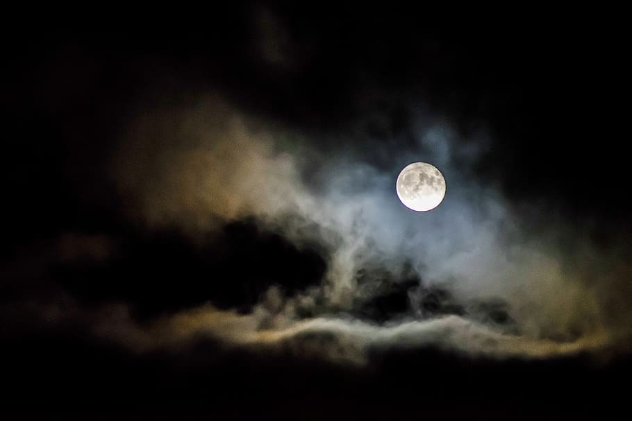 núvols, ple, lluna, astronomia, núvol, cosmos, fosc, misteriós, tarda, boira, lluna plena, paisatge, llum, nit, cel nocturn, cel, solar, espai, núvol - cel, naturalesa, cap gent, bellesa a la natura, escenics - natura, a l'aire lliure, llum de la lluna, cel dramàtic, forma, brillant, eclipsi, tranquil·litat, Lluna planetària, 2K