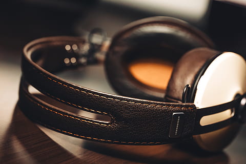 headset, nærbilde, innendørs, ingen folk, stilleben, lær, svart farge, selektiv fokusering, fokusere på forgrunnen, bord, teknologi, metall, enkelt objekt, fotografering temaer, mote, studio skudd, gruppe av objekter, belte, kunstkultur og underholdning, sko, personlig tilbehør, 4K, CC0, offentlig domene, opphavsrett gratis