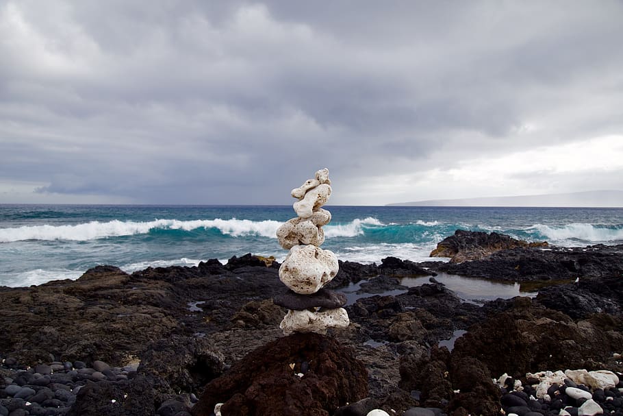 roques, Costa, onades, oceà, mar, aigua, tempesta, núvols, ennuvolat, naturalesa, núvol - cel, cel, horitzó sobre l’aigua, rock, escenics - natura, rock - object, horitzó, platja, sòlid, bellesa a la natura, terra, escena tranquil·la, tranquil·litat, cap gent, dia, idíl·lic, a l'aire lliure, 5K