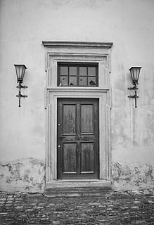 dør, Zeitz, gammel, input, indgang til huset, lukket, dørhåndtag, montering, historisk, slot, antik, bygning, nostalgi, lamper, arkitektur, bygget struktur, bygning udvendig, indgang, ingen mennesker, hus, belysningsudstyr, dag, boligområde, vindue, gade, gadebelysning, udendørs, murbygningsfunktion, sikkerhed, beskyttelse, elektrisk lampe, 4K, CC0, offentligt domæne, royaltyfrie