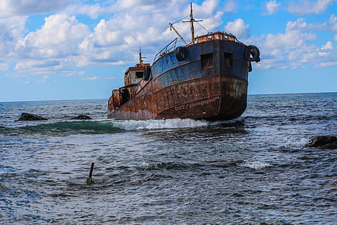 vintage, brown, pirate shipo, clouds, daylight, ocean, rocks, sea, seashore, ship, ship wreck, sky, transportation system, water, watercraft, waves, nautical vessel, mode of transportation, transportation, cloud - sky, shipwreck, horizon, abandoned, horizon over water, obsolete, rusty, damaged, nature, day, beach, run-down, deterioration, no people, outdoors, sinking, sailboat, ruined, 5K, CC0, public domain, royalty free