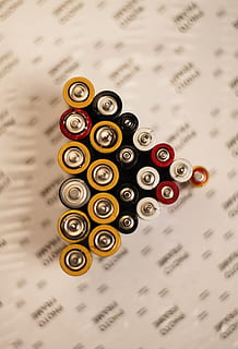 lot de batteries, batterie, fermer, à l'intérieur, la communication, mise au point sélective, personne, nombre, texte, nature morte, vue grand angle, écriture occidentale, signe, se concentrer sur le premier plan, Forme géométrique, plein cadre, La technologie, cercle, métal, forme, grand groupe d'objets, choix, agression, 4K, CC0, domaine public, libre de droits