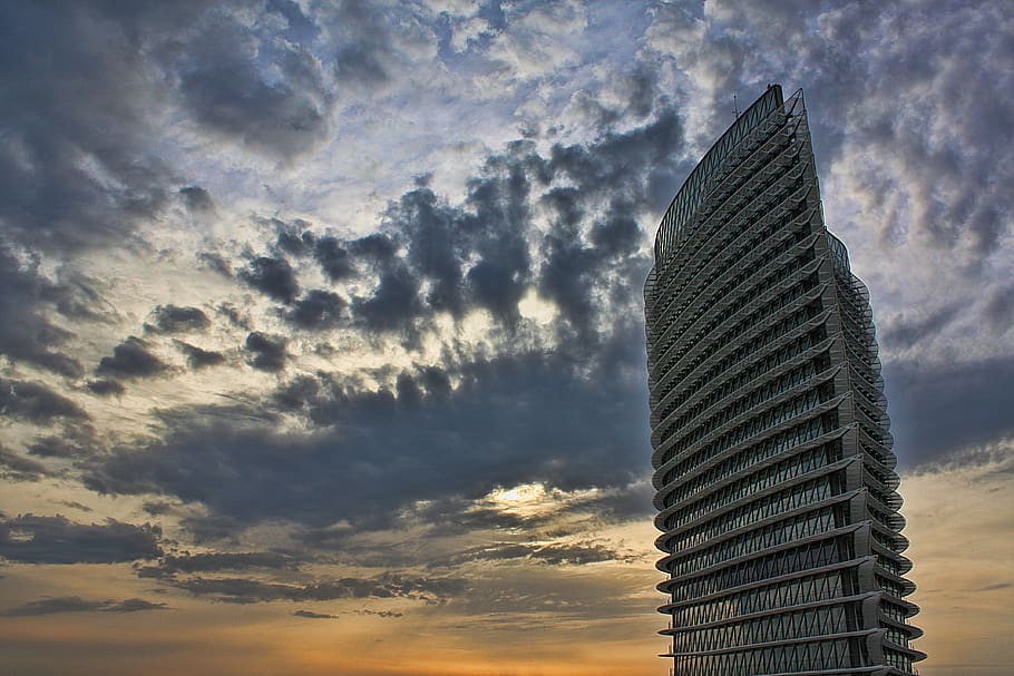 torre, zaragoza, núvol - cel, cel, exterior de l'edifici, estructura construïda, arquitectura, exterior d’edifici d’oficines, edifici, modern, alta - alta, oficina, naturalesa, gratacels, vista d’angle baix, ciutat, posta de sol, cap gent, a l'aire lliure, destinacions de viatge, fletxa, districte financer, 4K
