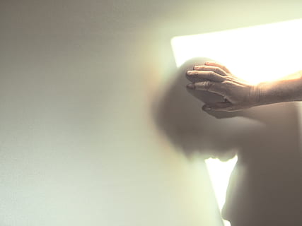 mano, eine Person, menschliches Körperteil, menschliche Hand, Hand, drinnen, echte Menschen, Sonnenlicht, Technologie, kopieren sie platz, Kommunikation, halten, Körperteil, Verbindung, nicht erkennbare Person, Nahansicht, Finger, menschlicher Finger, kabellose Technologie, Erwachsene, 1080P, CC0, gemeinfrei, lizenzfrei