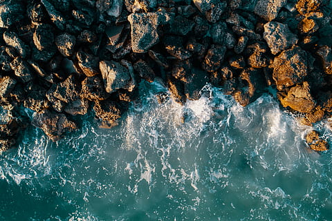 aèria, moviment, rock, mar, cap gent, aigua, sòlid, marc complet, rock - object, naturalesa, bellesa a la natura, fons, dia, davant del mar, onada, a l'aire lliure, esport aquàtic, formació de roca, textura, aigua que flueix, poder a la natura, 4K, CC0, domini públic, lliure de regalies