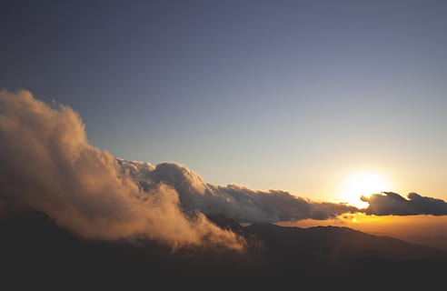 cloudscape, wolken, zon, hemel, landschap, tafereel, milieu, horizon, zonlicht, zonnig, god, hemels, scenics - natuur, schoonheid in de natuur, wolk - lucht, rustige scène, zonsondergang, kalmte, berg-, geen mensen, idyllisch, natuur, kopie ruimte, niet-stedelijke scène, majestueus, bergketen, buitenshuis, silhouet, 4K, CC0, publiek domein, royaltyvrij