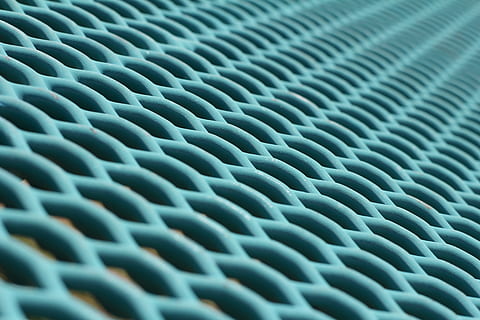 hexágono, modelo, texturas, resumen, enfoque nítido, verde, antecedentes, fotograma completo, texturizado, de cerca, nadie, repetición, diseño, forma, azul, el color blanco, adentro, forma geometrica, cuadrícula, en una fila, temas de animales, primer plano extremo, metal, animal, color plateado, cruzado, marina, 5K, CC0, dominio público, libre de derechos