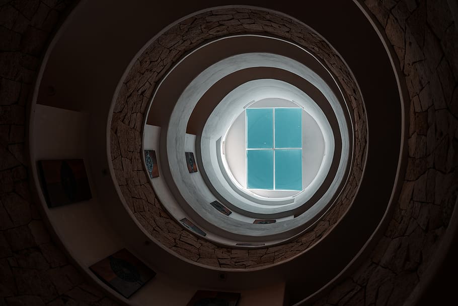 calcestruzzo, costruzione, Basso, fotografia ad angolo, architettura, soffitto, colpo basso angolo, prospettiva, struttura costruita, forma geometrica, cerchio, forma, in casa, nessuno, direttamente sotto, finestra, giorno, design, spirale, luce del sole, scala, natura, ringhiera, cielo, gradini e scale, lucernario, 5K