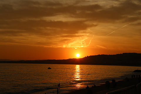 Sonne, Sonnenuntergang, Strand, Himmel, Boot, Abend, Ruhe, Wasser, Szenen - Natur, Schönheit in der Natur, wolke - himmel, orange Farbe, ruhige Szene, Reflexion, Sonnenlicht, Natur, Silhouette, keine Leute, Meer, idyllisch, Nicht-städtische Szene, draußen, hell, 5K, CC0, gemeinfrei, lizenzfrei