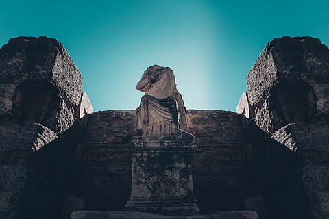 estatua de hormigón gris, naturaleza, al aire libre, arqueología, Monumento, persona, humano, acantilado, edificio, búnker, restos, arquitectura, pizarra, colina baja, meseta, rendir culto, Buda, Art º, llamarada, ligero, rock, cielo, historia, el pasado, escultura, representación humana, antiguo, estructura construida, estatua, representación, nadie, Arte y artesanía, semejanza masculina, destinos de viaje, viaje, vista de ángulo bajo, turismo, sólido, religión, arruinado, civilización antigua, 5K, CC0, dominio público, libre de derechos
