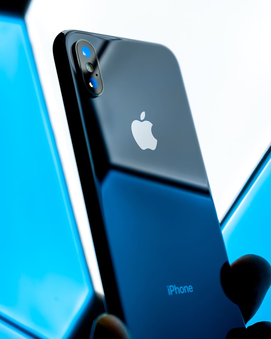 gadget, telèfon, tecnologia, senzillesa, reflexió, nit, mínim, colorit, netejar, simple, disseny de producte, fotografia de productes, fotografia, producte, Apple iPhone, poma, iphone xs, iphone x, tecnologia sense fils, comunicació, dispositiu d’informació portàtil, telèfon intel·ligent, pantalla, primer pla, telèfon mòbil, pantalla tàctil, blau, connexió, a l'interior, pantalla del dispositiu, cap gent, text, tauleta digital, tir de l'estudi, natura morta, portabilitat, guió occidental, 4K