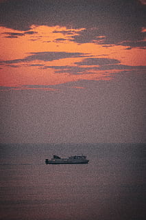 hvidt skib, himmel, Grækenland, skib, skumring, solnedgang, porto katsiki, grå, fartøjer, fragtskib, tankskib, transportmidler, beholder, daggry, krydstogt, horisont, båd, færge, ocean, hav, vand, nautiske fartøj, sky - himmel, scenics - natur, orange farve, horisont over vand, skønhed i naturen, havnefronten, natur, ingen mennesker, rolig scene, ro, transportform, udendørs, 5K, CC0, offentligt domæne, royaltyfrie