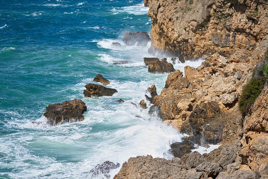 rocce, onde, vento, marino, oceano, avventura, selvaggio, schiuma, spiaggia, viaggio, acqua, natura, cielo, blu, paesaggio, vacanza, estate, soleggiato, esotico, rilassare, bellissimo, tropicale, stagione attuale, Paradiso, mare, roccia, roccia - oggetto, solido, movimento, onda, terra, bellezza nella natura, sport, formazione rocciosa, fare surf, sport acquatico, giorno, scenics - natura, all'aperto, potere in natura, rottura, colpire, costa rocciosa, eroso, 8K