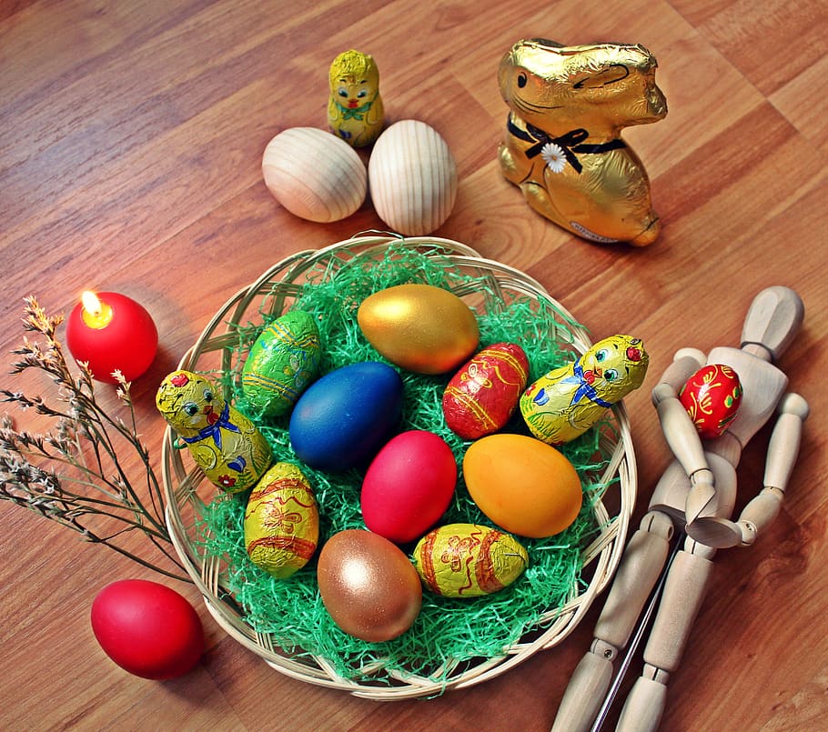 Pasqua, ous, pasta, ou, coloració, color, primavera, menjar, decoració, deliciós, naturalesa, cistella, alegre, verd, pintura, generalment, dolç, bonic, fusta, targeta de felicitació, subministraments, multicolor, ou de Pasqua, taula, menjar i beguda, celebració, festa, natura morta, a l'interior, vista d’angle alt, vacances - esdeveniment, material de fusta, cap gent, creativitat, art i artesania, 4K