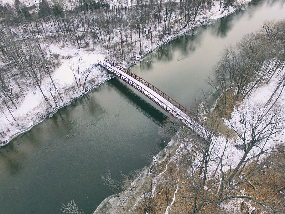 ponte sul fiume, acqua, albero, inverno, vista dall'alto, pianta, natura, temperatura fredda, giorno, bellezza nella natura, nessuno, energia idroelettrica, fiume, la tranquillità, la neve, struttura costruita, scenics - natura, scena non urbana, diga, all'aperto, ponte - struttura fatta dall'uomo, acqua corrente, fluente, 4K
