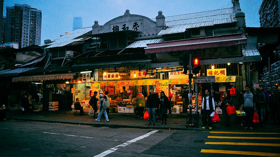 asfalt, humà, persona, vianants, carretera, pas de zebra, mercat, basar, botiga, llum, semàfor, Camí, intersecció, quiosc, urbà, vorera, paviment, ciutat, edifici, exterior de l'edifici, arquitectura, estructura construïda, grup de persones, persones reals, carrer, transport, homes, dones, gent, adult, caminar, vida de ciutat, estils de vida, naturalesa, multitud, a l'aire lliure, 4K