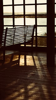 Bank, Schatten Sonne, warten, Sitz, sitzen, Reise, Fenster, Meer, Urlaub, drinnen, Schatten, die Architektur, Sonnenlicht, keine Leute, Tag, Holz - Material, Natur, Abwesenheit, Wohngebäude, Gebäude, Bodenbelag, gebaute Struktur, leeren, Geländer, Holz, Sicherheit, 2K, CC0, gemeinfrei, lizenzfrei