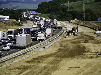 marmellata, posto, autostrada, escavatori, metropolitana, traffico, strada, lavori di costruzione, guardrail, marmellata di baustelle, veicoli, pkw, camion, A6, Heilbronn, mezzi di trasporto, modo di trasporto, veicolo terrestre, acqua, vista dall'alto, veicolo a motore, giorno, natura, persone accessorie, albero, auto, città, pianta, all'aperto, industria, 4K, CC0, dominio pubblico, privo di copyright