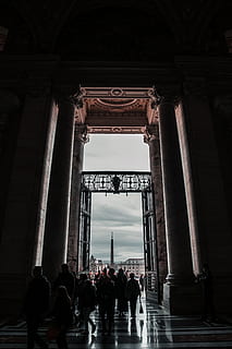 silhouette, persone, porta, architettura, costruzione, nuvole, colonne, luce del giorno, in casa, punto di riferimento, paesaggio, vista, cielo, turismo, turisti, urbano, struttura costruita, persone reali, gruppo di persone, storia, viaggio, il passato, colonna architettonica, destinazioni di viaggio, uomini, donne, folla, grande gruppo di persone, adulto, stili di vita, esterno dell'edificio, attività di svago, città, arco, all'aperto, visita, antica civiltà, 4K, CC0, dominio pubblico, privo di copyright