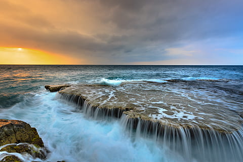 panoramico, vista, mare, nuvole, nuvoloso, crepuscolo, ambiente, orizzonte, idilliaco, natura, fotografia naturalistica, oceano, Oceanshore, tranquillo, calmo, rocce, paesaggio marino, riva del mare, cieli, cielo, Alba, tramonto, tranquillo, acqua, onde, orizzonte sull'acqua, bellezza nella natura, movimento, scenics - natura, nuvola - cielo, onda, terra, spiaggia, sport, sport acquatico, fare surf, lunga esposizione, all'aperto, potere in natura, acqua corrente, 5K, CC0, dominio pubblico, privo di copyright