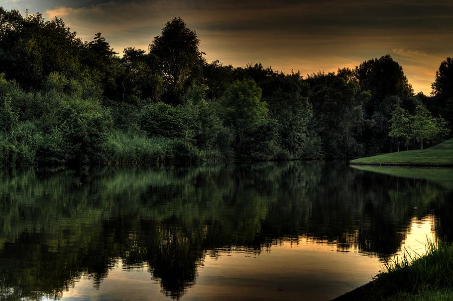 llac, aigua, reflexió, arbres, cel, fosc, vespre, naturalesa, hdr, arbre, planta, tranquil·litat, escena tranquil·la, bellesa a la natura, escenics - natura, escena no urbana, creixement, cap gent, davant del mar, idíl·lic, color verd, bosc, posta de sol, llac de reflexió, 5K