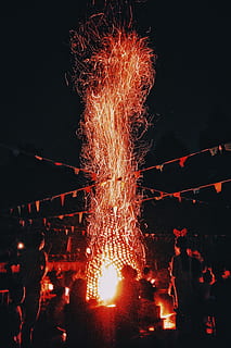 fogo, brilhar, chama, faísca, fogo bon, noite, iluminado, celebração, brilhando, evento, movimento, cultura artística e entretenimento, fogo de artifício, leve, Exposição longa, explodindo, queima de fogos, ninguém, natureza, movimento borrado, faíscas, visão de baixo ângulo, ardente, ao ar livre, fogo de artifício - homem feito objeto, festival, 4K, CC0, domínio público, royalty free