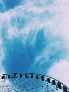 Riesenrad, erheben, Himmel, Freiraum, erkunden, Polen, die Architektur, gebaute Struktur, wolke - himmel, Blau, Flachwinkelansicht, Kunst, Kultur und Unterhaltung, Gebäudehülle, Natur, keine Leute, Tag, draußen, Reflexion, hoher Abschnitt, Freizeitpark Achterbahn, Vergnügungspark, Gebäude, modern, Reise, Reiseziele, 4K, CC0, gemeinfrei, lizenzfrei