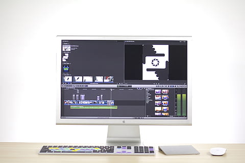 apple, computer, device, keyboard, business, office, mouse, display, monitor, electronic, technology, screen, computer equipment, computer monitor, indoors, communication, no people, connection, table, device screen, furniture, computer keyboard, modern, wireless technology, desktop pc, desk, text, flat screen, pulse trace, 5K, CC0, public domain, royalty free