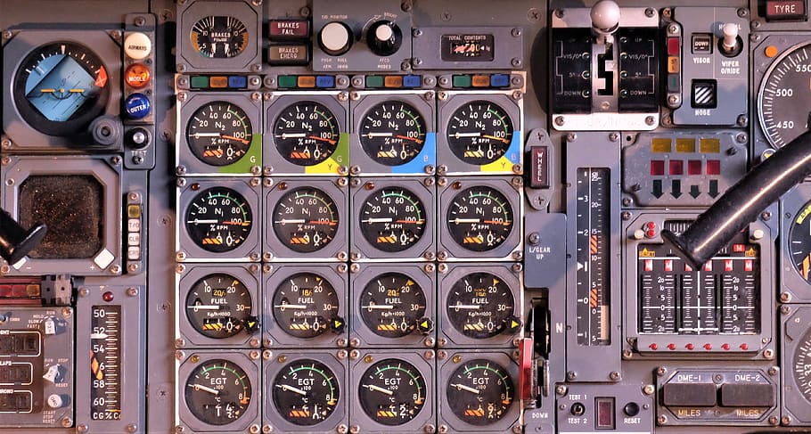 gris, boutons de commande de la machine, contrôle, véhicule aérien, Panneau de contrôle, La technologie, avion, cockpit, transport, mode de transport, industrie aérospaciale, personne, intérieur du véhicule, Voyage, fermer, avion commercial, jauge, bouton, grand groupe d'objets, direction, plein cadre, lien, bouton poussoir, levier, complexité, 4K