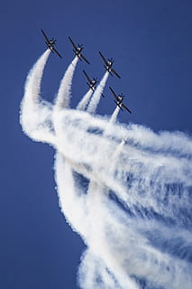 cinque, getti, cielo, veicolo aereo, aereo, spettacolo aereo, scia di vapore, nuvola - cielo, in movimento, modo di trasporto, mezzi di trasporto, volante, lavoro di squadra, movimento, fumo - struttura fisica, giorno, cooperazione, acrobatica aerea, Inquadratura dal basso, natura, nessuno, preparativi, all'aperto, ordine, industria aerospaziale, 4K, CC0, dominio pubblico, privo di copyright