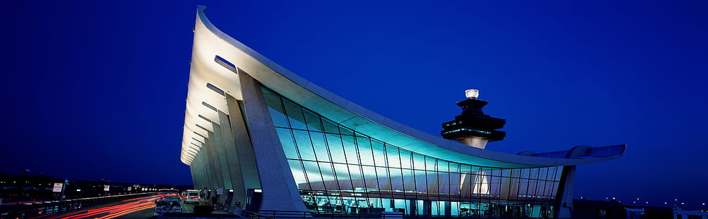 dulles, construcció, arquitectura, mantenir, edifici, urbà, nit, il·luminat, ciutat, exterior de l'edifici, estructura construïda, transport, blau, cap gent, vespre, carretera, cel, cel clar, govern, signe, naturalesa, a l'aire lliure, connexió, vida de ciutat, 8K, CC0, domini públic, lliure de regalies