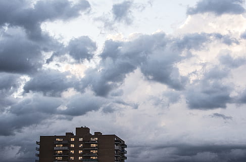 building, curing, cloudy, day, architecture, clouds, daylight, high-rise, sky, cloud - sky, building exterior, built structure, nature, city, low angle view, no people, residential district, outdoors, overcast, modern, apartment, city life, high section, house, 4K, CC0, public domain, royalty free
