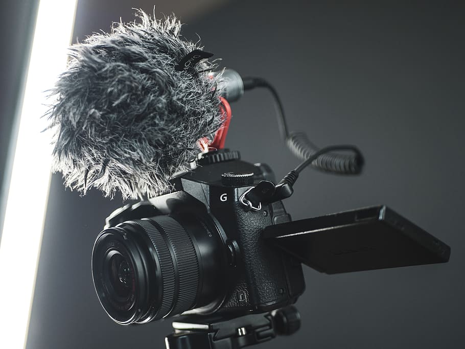 càmera negra, càmera, primer pla, electrònica, equipament, focus, a l'interior, instrument, lent, llum, micròfon, modern, estudi, tecnologia, zoom, temes de fotografia, càmera - equip fotogràfic, equip fotogràfic, activitat, natura morta, tir de l'estudi, fotografiar, una persona, càmera digital, lent - instrument òptic, cultura i entreteniment artístic, càmera slr, fotògraf, 4K