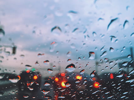 pioggia, bokeh, finestra, traffico, far cadere, acqua, bagnato, vetro - materiale, stagione piovosa, goccia di pioggia, trasparente, natura, auto, cielo, nessuno, interno del veicolo, mezzi di trasporto, parabrezza, modo di trasporto, veicolo a motore, all'aperto, 2K, CC0, dominio pubblico, privo di copyright