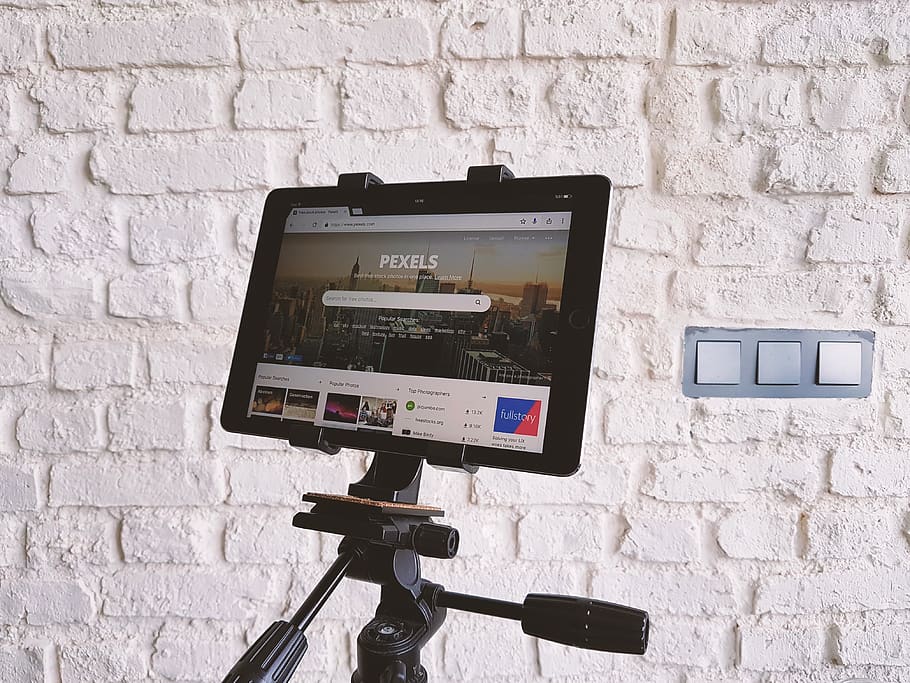 czarny, komputer typu tablet, seans, strona pexels, ceglana ściana, elektronika, Internet, ipad, pexels, ekran, przełączniki, tablet, technologia, statyw, Ściana, sieć, stronie internetowej, funkcja budowy ścian, zbudowana struktura, architektura, cegła, żadnych ludzi, na zewnątrz budynku, porozumiewanie się, Kamienna ściana, tematy fotograficzne, dzień, na dworze, zbliżenie, połączenie, okno, aparat fotograficzny - sprzęt fotograficzny, 4K