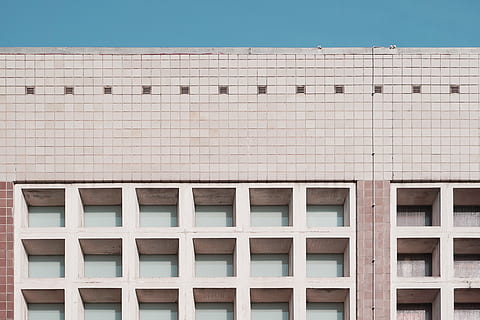 arhitektūra, ēka, infrastruktūru, struktūru, dibināšana, dzīvoklis, logi, condominium, viesnīca, uzbūvēta struktūra, ēkas ārpuse, logu, dienā, zems leņķa skats, nav cilvēku, modeli, ārā, raksturs, moderns, pilsēta, dzīvojamais rajons, saules gaisma, pilna kadra, ģeometriskā forma, debesis, zils, jumts, peldbaseins, 4K, CC0, publiskais domēns, bez atlīdzības