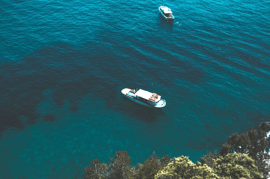 Italia, barca, oceano, blua, acqua, mare, mezzi di trasporto, nave nautica, modo di trasporto, vista dall'alto, natura, giorno, bellezza nella natura, lungomare, nessuno, scenics - natura, all'aperto, viaggio, color turchese, la tranquillità, blu, movimento, andare in barca, lusso, 4K