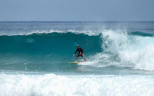 Fotoğraf, adam sörf, gündüz, aksiyon, plaj, eğlence, adam, boş, erkek, doğa, okyanus, kişi, yeniden yaratma, deniz, sıçrama, spor, yaz, sörf, Surfboarding, sörfçü, sörf yapmak, Surfrider, Su, su sıçrama, su Sporları, dalgalar, hareket, dalga, bir kişi, macera, doğada güzellik, boş zaman etkinliği, yaşam, ekstrem Sporlar, beceri, erkekler, su üzerinde ufuk, denge, açık havada, doğadaki güç, 5K, CC0, kamu malı, telif ücretsiz
