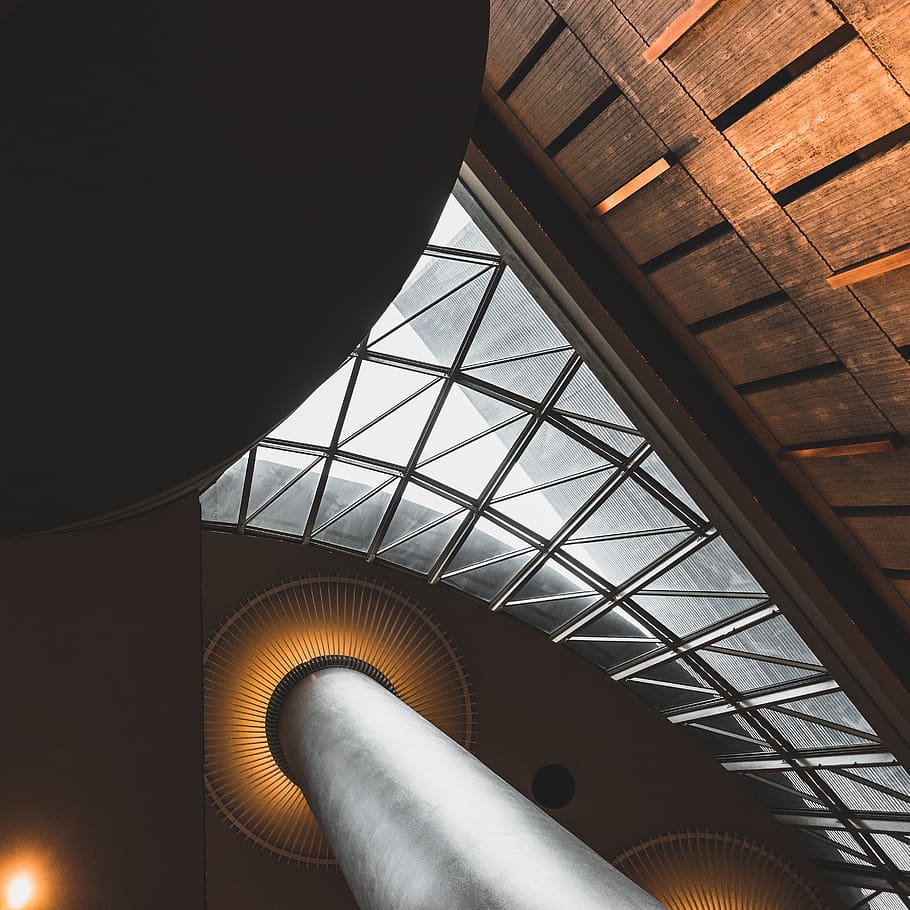 architektura, budova, infrastruktura, stavba, nízký úhel pohledu, strop, uvnitř, nikdo, střecha, den, vzor, osvětlovací zařízení, moderní, svítí, kov, oblouk, design, architektonický prvek, střešní okno, architektonický sloup, architektura a umění, 2K