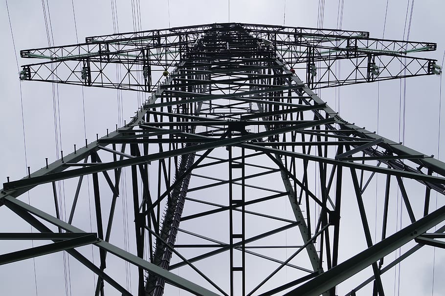negre, acer, elèctric, publicació, connexió, construcció, lloc elèctric, electricitat, energia, alt, indústria, línia, tir en angle baix, piló, cel, subministrament, més alt, tecnologia, transmissió, pal d’utilitat, voltatge, cable, cablejat, metall, estructura construïda, arquitectura, vista d’angle baix, generació de combustible i energia, piló d’electricitat, cap gent, Font d'alimentació, naturalesa, dia, quadrícula, torre, alta - alta, línia elèctrica, a l'aire lliure, complexitat, ferro - metall, comunicacions globals, equipament elèctric, directament a sota, 5K