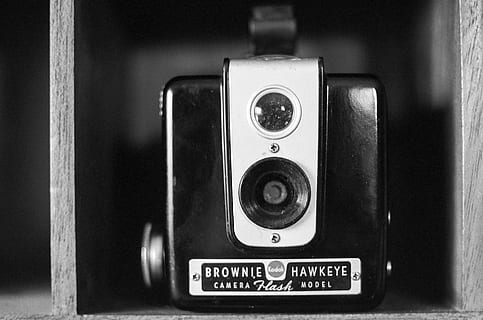 telecamera, elettronica, Camera digitale, Vintage ▾, folletto buono, kodak, 35 millimetri, occhio di Falco, bianco e nero, classico, girato sul film, film, altoparlante, altoparlante audio, videocamera, capi di abbigliamento, abbigliamento, vestito, webcam, schermo, tecnologia, avvicinamento, macchina fotografica - attrezzatura fotografica, in casa, nessuno, temi fotografici, comunicazione, in stile retrò, testo, nostalgia, singolo oggetto, numero, sceneggiatura occidentale, musica, concentrarsi sulle conoscenze acquisite, obiettivo - strumento ottico, antico, attrezzatura per la registrazione del suono, attrezzatura, 5K, CC0, dominio pubblico, privo di copyright