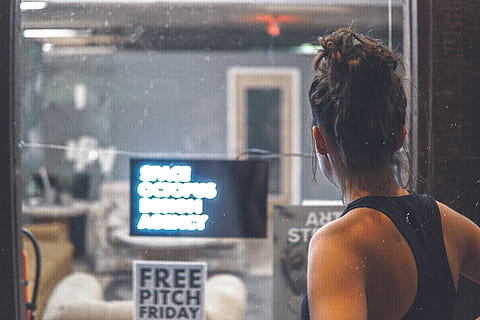 ombre, développeur, dev, code, lentille, minimal, trackpad, clavier, la magie, Souris, 35, fléchir, rapide, php, Kevin, blake, max, sigma, sony, Vrais gens, vue arrière, une personne, modes de vie, femmes, adulte, verre - matériel, se concentrer sur le premier plan, à l'intérieur, Activité de loisir, la fenêtre, cheveux, coiffure, permanent, la taille, réflexion, transparent, portrait, photo du visage, belle femme, 5K, CC0, domaine public, libre de droits