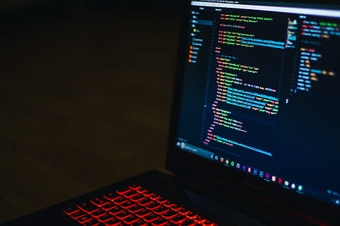 photo, tourné, ordinateur portable, code, codage, lien, css, Les données, électronique, faits, html, illuminé, à l'intérieur, l'Internet, clavier, portable, moderne, moniteur, Bureau, la programmation, écran, Logiciel, La technologie, sans fil, travail, ordinateur, équipement informatique, la communication, Technologie sans fil, moniteur d'ordinateur, réseau informatique, personne, affaires, équipement, affichage numérique, jeux d'argent, risque, nombre, cyberespace, crime d'ordinateur, interface utilisateur graphique, équipement électrique, 5K