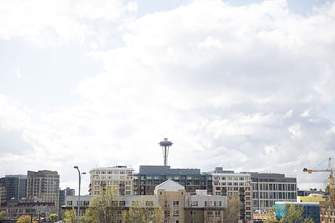 panoramico, vista, ago spaziale, torre di osservazione, Seattle, Washington, architettura, paesaggio urbano, nube, nuvoloso, osservatorio, ufficio, cielo, orizzonte, grattacielo, Torre, Stati Uniti d'America, edifici, città, centro, punto di riferimento, metropoli, moderno, panorama, centro di Seattle, ristorante skycity, viaggio, esterno dell'edificio, struttura costruita, nuvola - cielo, costruzione, nessuno, giorno, destinazioni di viaggio, natura, vita di città, quartiere residenziale, all'aperto, turismo, industria, edificio per uffici esterno, appartamento, 2K, CC0, dominio pubblico, privo di copyright