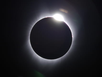 Diamant-Ring, Sonnenfinsternis, Natur, dritter Kontakt, Astronomie, Platz, Finsternis, Himmel, Naturphänomen, Nacht-, Schönheit in der Natur, keine Leute, Mond, Kreis, Geometrische Figur, Kugel, Wissenschaft, gestalten, draußen, dunkel, Mondlicht, 1080P, CC0, gemeinfrei, lizenzfrei