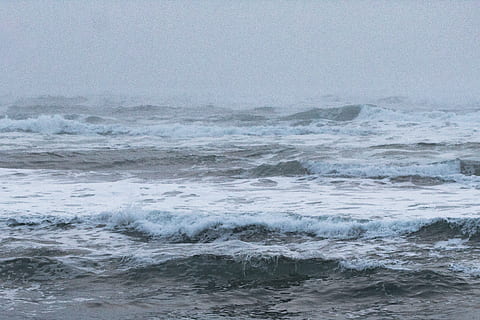 oceano durante o dia, oceano, ao ar livre, natureza, mar, agua, ondas do mar, atividades de lazer, aventura, tempestade, arte, ondas, oregon, artístico, legal, profundo, ponto de encontro, tormentoso, transporte, veículo, esporte, onda, movimento, beleza na natureza, esporte aquático, surfe, beira-mar, scenics - natureza, céu, dia, terra, cena não urbana, tranquilidade, idílico, poder na natureza, água corrente, 2K, CC0, domínio público, royalty free